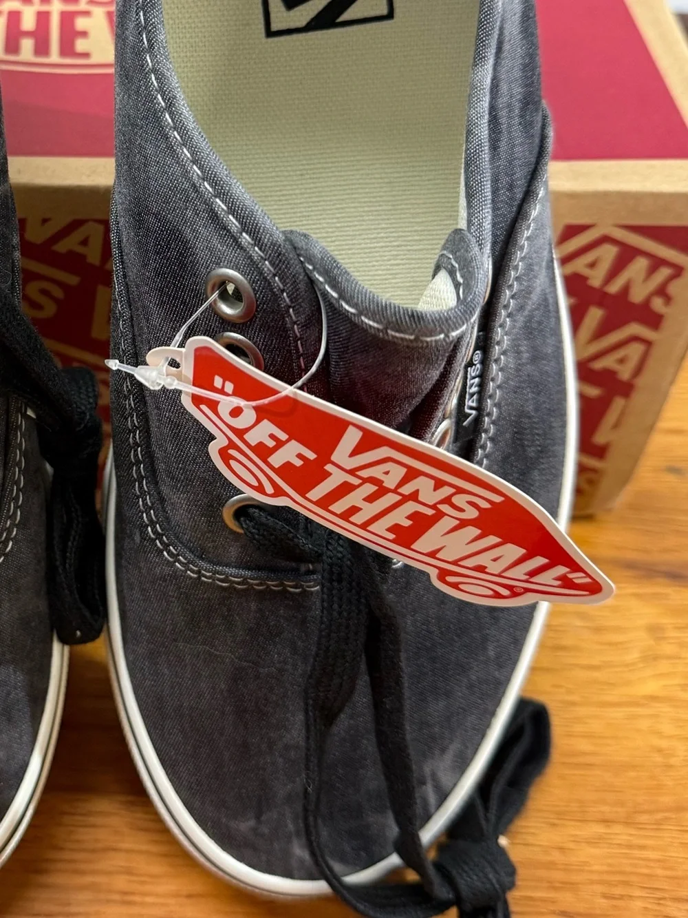 Vans Authentic Sneakers NEW - Black and White